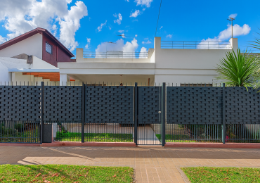 Casa 4 Ambientes C/Cochera y Fondo En Moron Sur Apto Credito