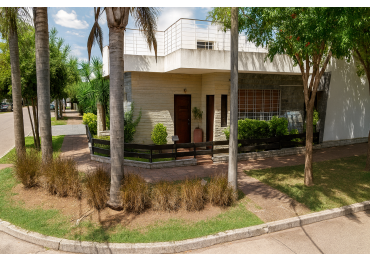 Casa 4 Ambientes C/Cochera y Fondo En Castelar Norte