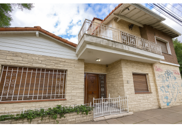 Chalet 6 Ambientes C/Fondo y Pileta En Castelar Norte